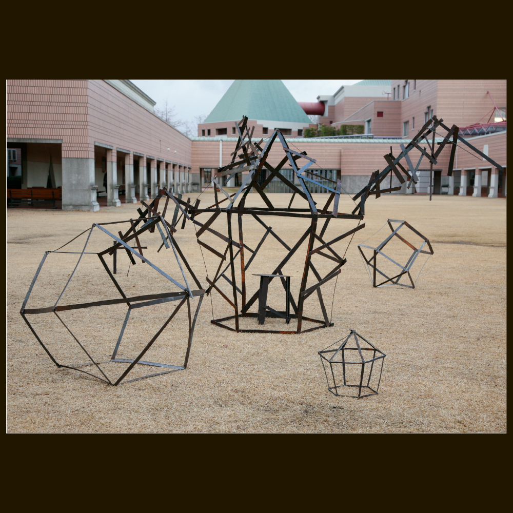 「Flight cage」（芸美ガイダンス2015 展示作品）大阪芸術大学短期大学部 デザイン美術学科 立体造形コース